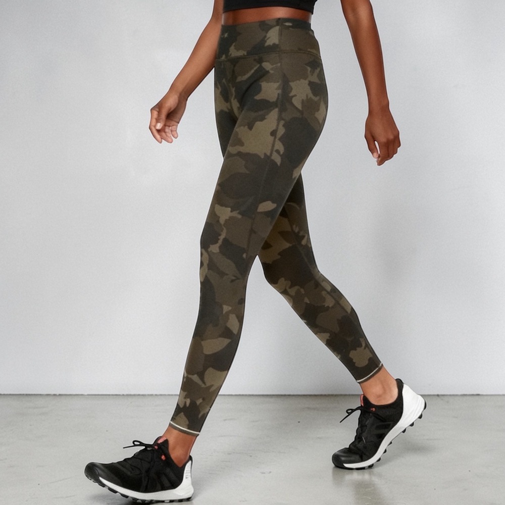 Athleta Camo Hi Rise Run Free 7/8 Tight Legging size XS